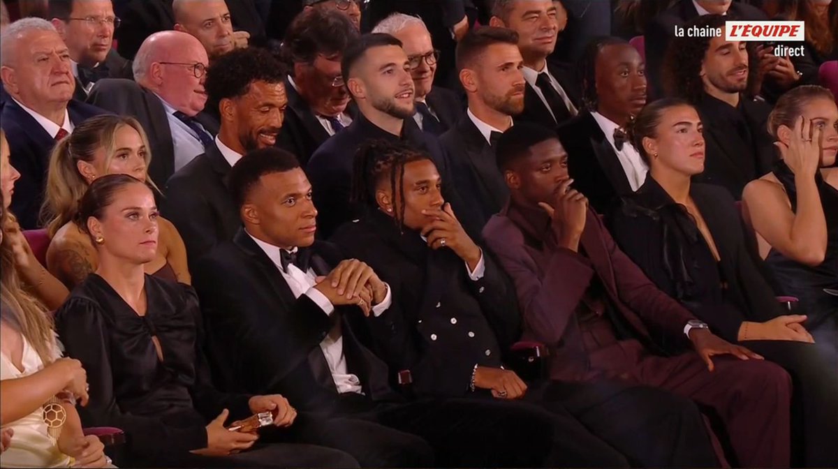 ActuFoot_'s tweet photo. Kylian MBAPPÉ 🇫🇷

Michael OLISE 🇫🇷

Ousmane DEMBÉLÉ 🇫🇷

Notre trio national est bien là. 😍 https://t.co/I8uMBq4qJC