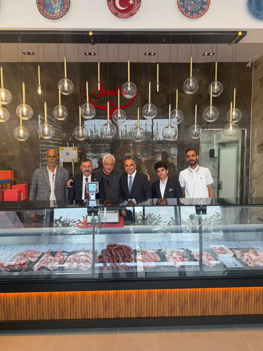 Sanliurfa_MHP's tweet photo. İl Başkanımız Sayın Ecz. Osman MUTLU,  AK Parti MKYK Üyesi Sayın Mehmet Ali KURT, sanatçı Sayın Halil ERGÜN ve ülkemizin genç yazar ve oyuncularından Sayın Ali Kürşat UZUN ile yemekte bir araya geldi.
Şanlıurfa’mızda gerçekleştirilen bu anlamlı buluşmada, sanat, kültür ve Şanlıurfa üzerine keyifli bir sohbet gerçekleştirildi. Nazik ziyaretleri ve hoş sohbetleri dolayısıyla değerli misafirlerimize teşekkür ediyoruz.

@dbdevletbahceli 
@eczosmanmutlu 
@MHP_Bilgi