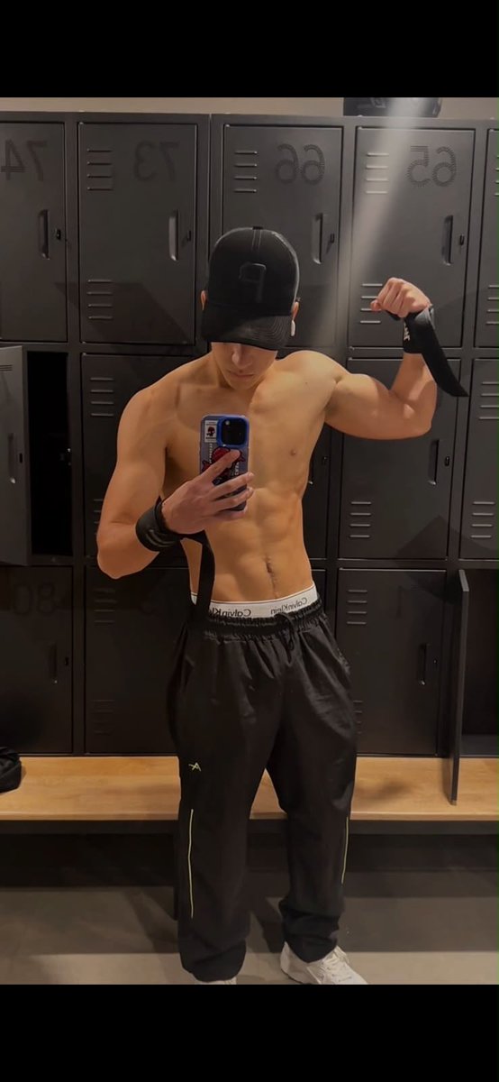 leonel_andyvcd's tweet photo. Hora de la ducha  

@OnlyFans 

#LatinoBoy #ColombianBoy #LatinMen #LatinoModel #LatinVibes #ColombianModel #LatinAmerica #LatinoCreator https://t.co/VXao7zX2bJ