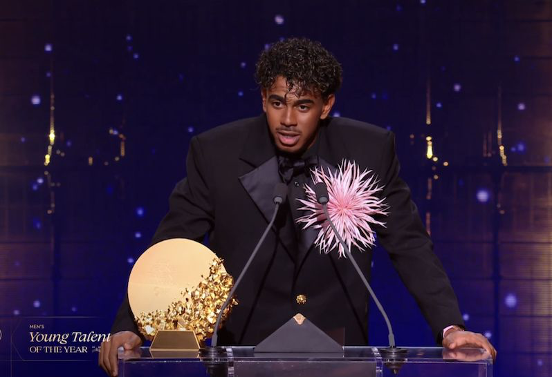 ActuFoot_'s tweet photo. 🚨🚨 Lamine YAMAL 🇪🇸 : « JE VEUX TOUS LES TROPHÉES. » #BALLONDOR https://t.co/wiynjdfW4X
