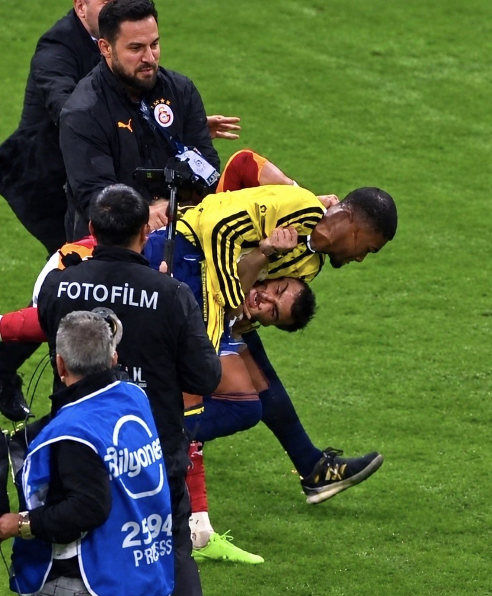 tolgachefnez's tweet photo. Celleye çevirmiş ahına zoktuğumunu helal sana Archie Brown https://t.co/kXPByCs05w