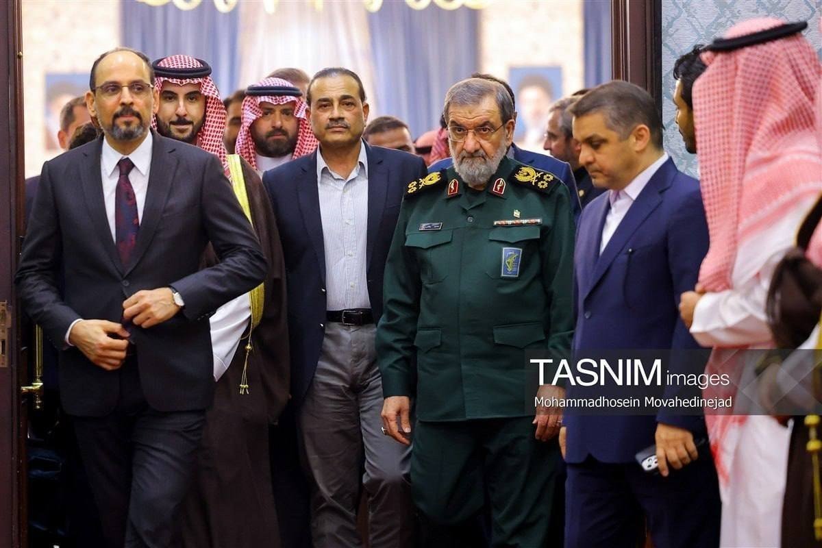 M6tirii's tweet photo. صار توجّه ابن سلمان وتبعيته لإيران واضح مرّة، شوف كيف واقفين وراه كأنهم تابعين أذلّاء
والله شي يفشّل https://t.co/4YVTmvPdD3