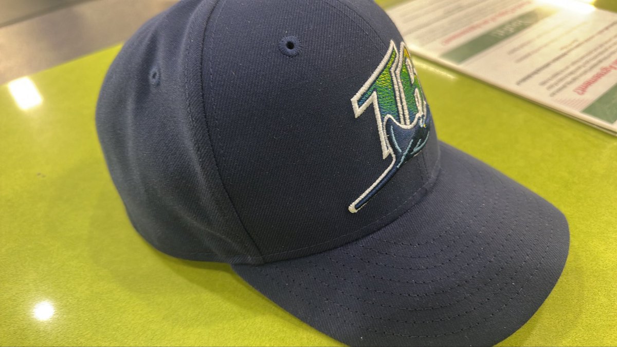 BaughIX's tweet photo. @cutie_sportsAZ Ughh.
I just bought this one..
They didn’t have the road navy hats with the patch this weekend..
@RaysBaseball @TBRaysRepublic https://t.co/kEeAqDEmmq