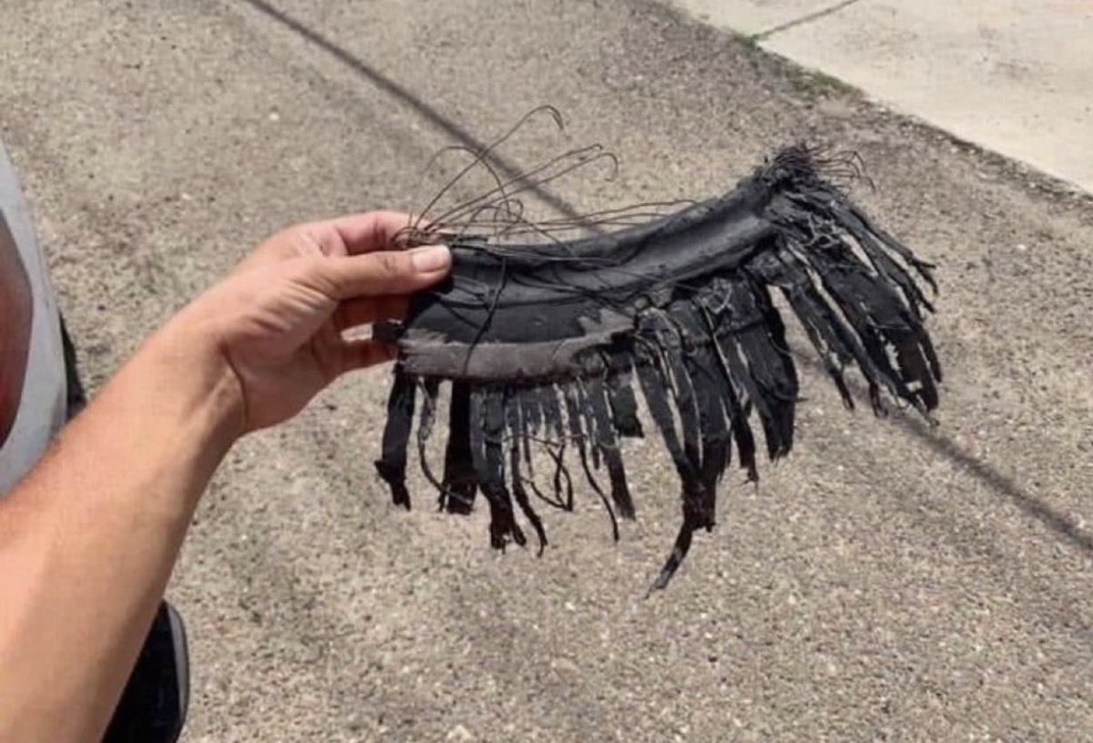 HTBDElisa's tweet photo. Oops, is someone missing an eyelash?😆🤣😅 
#MondayFunny 😂
#HappyPower 😃
#AnythingButUnusual 
#HavetheBESTdayever® 
#ShineOn💫 https://t.co/dTYy4sKUIG