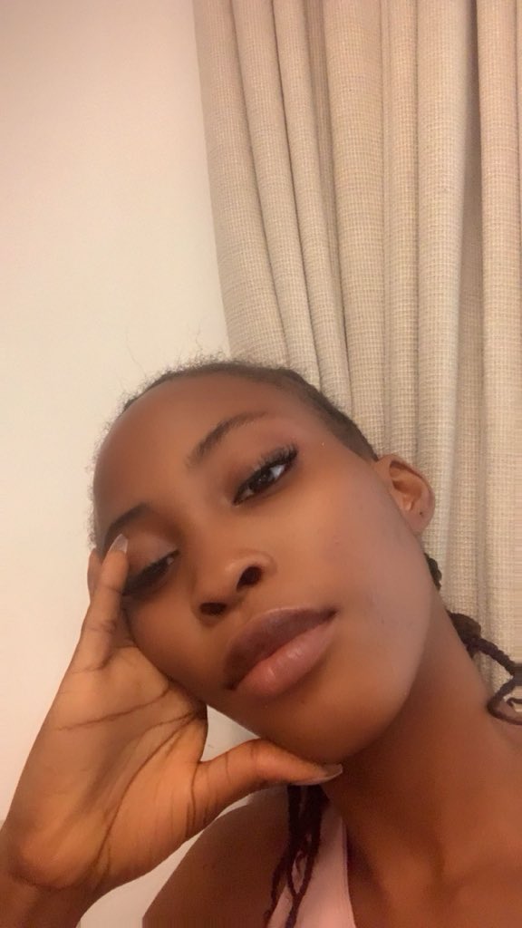 Simplydamii's tweet photo. Calling it a night. May we all wake up to softer days and answered prayers 🌗

GN https://t.co/TLKmA6HrtT