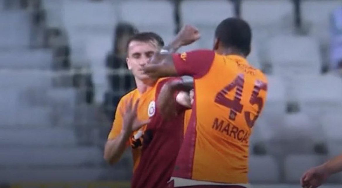 handnsndmns's tweet photo. @teixeira_marcao SELAM SANA İMPARATOR SELAM SANA #GSvFB https://t.co/UZ1155QIsj