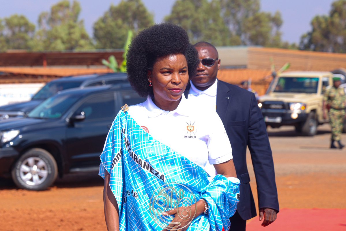 ErnestBara75262's tweet photo. #Burundi #OPDD:
Sous le haut patronage de l'Épouse du Chef de l'État @Angeline Ndayishimiye, a été célébrée la Journée internationale dédiée aux personnes vivant avec des troubles mentaux, ce lundi 26/10/2026 en province de Gitega à Kibimba.
#RTNB #ikiriho #Ntarehouse https://t.co/6L1WlfWIfI