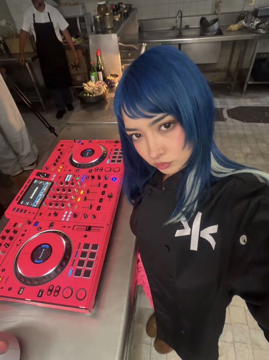 rentkmm's tweet photo. no existe dj como iza tkm ♬.ᐟ https://t.co/YNkx6CUm1b
