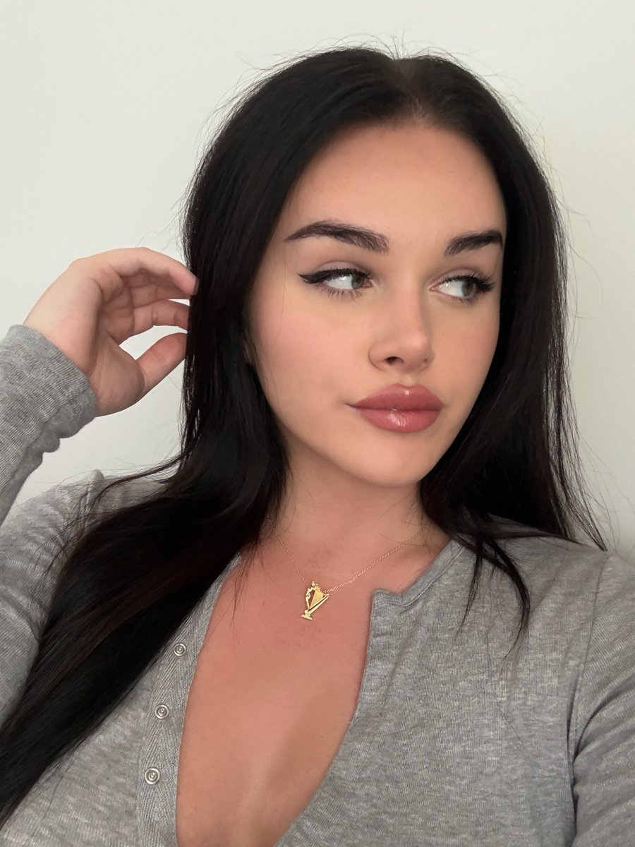 Aviva8yoy's tweet photo. Trans girl 🏳️‍⚧️💦 zero makeup https://t.co/fxNEv3b05a