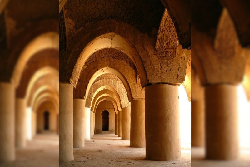 Holygolightlee's tweet photo. @JaAliz1991 Pre-Seljuk mosques in Iran were mostly hypostyle (shabestani) halls, like the 8th-century Tarikhaneh Mosque in Damghan—rows of massive brick columns, barrel vaults, and a courtyard. The big shift came with the Seljuks, who turned them into the classic four-iwan plan https://t.co/xqhV24xKO4