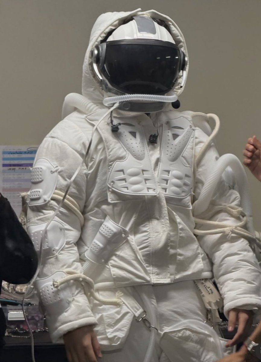 jwillestt's tweet photo. my little astronaut 🥺🤏🏻🤏🏻
I’m so proud of him and his performance 🥺🤍

#williamjkp https://t.co/fztHUmEDvS
