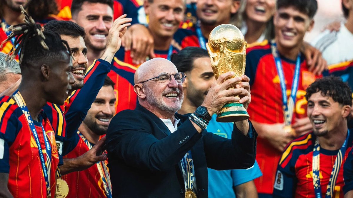 victor_MCFC's tweet photo. Men’s Coach of the Year 2026:

Luis De La Fuente (Spain’s head coach)

Responsible for putting the second star on their country’s shirt, they played a brand of football that was so beautiful to enjoy.

Well deserved!!!

#BallonDor https://t.co/cN7LgJMTEK
