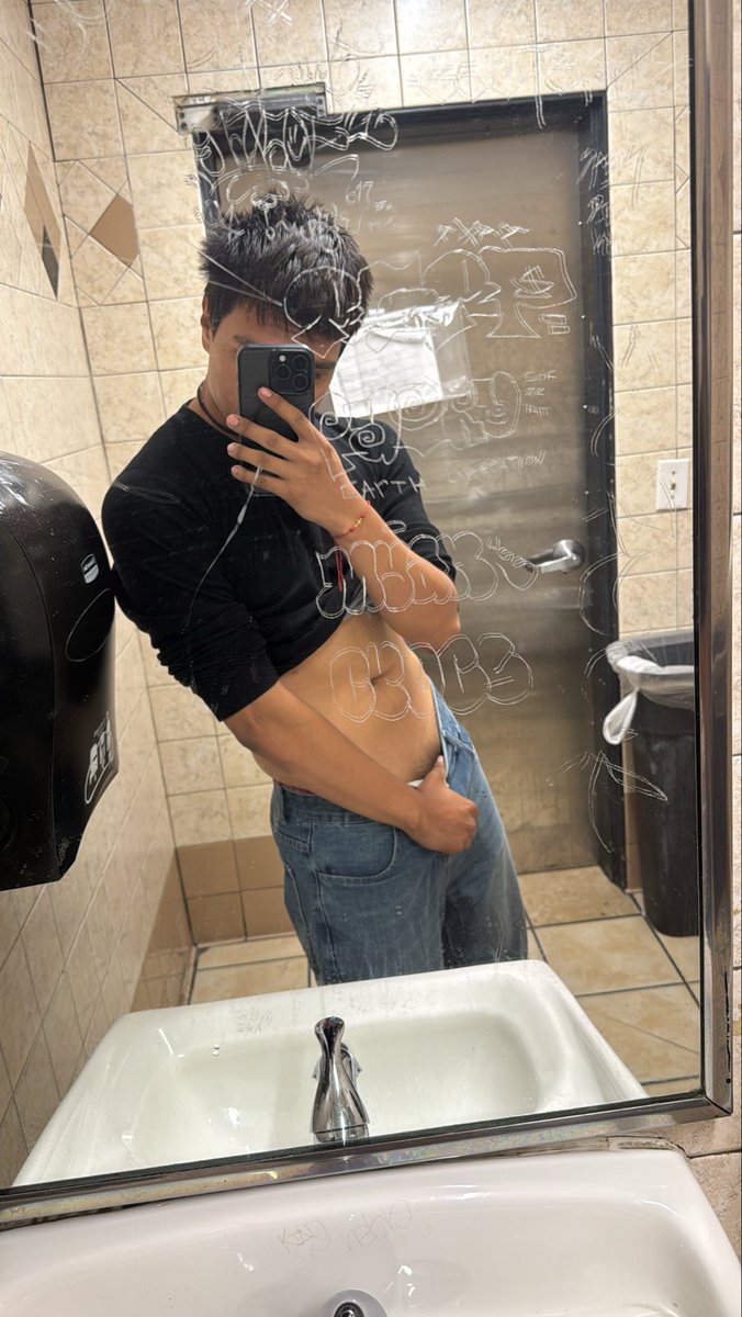 Antgooner07's tweet photo. Intro time!
I’m Ant (little nickname)
I’m 5’9 
I’m Bi 
I’m a top! 
I’m new to this NSFW so bare with me! https://t.co/glxQ4ssneO