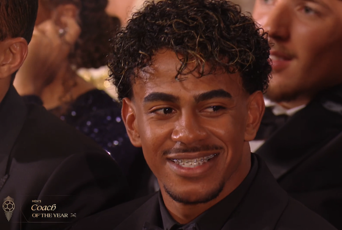 crestoffside's tweet photo. That genuine smile from Lamine Yamal seeing Luis de la Fuente win the award. Pure respect between them. 🤝 https://t.co/uK54eXlpvq