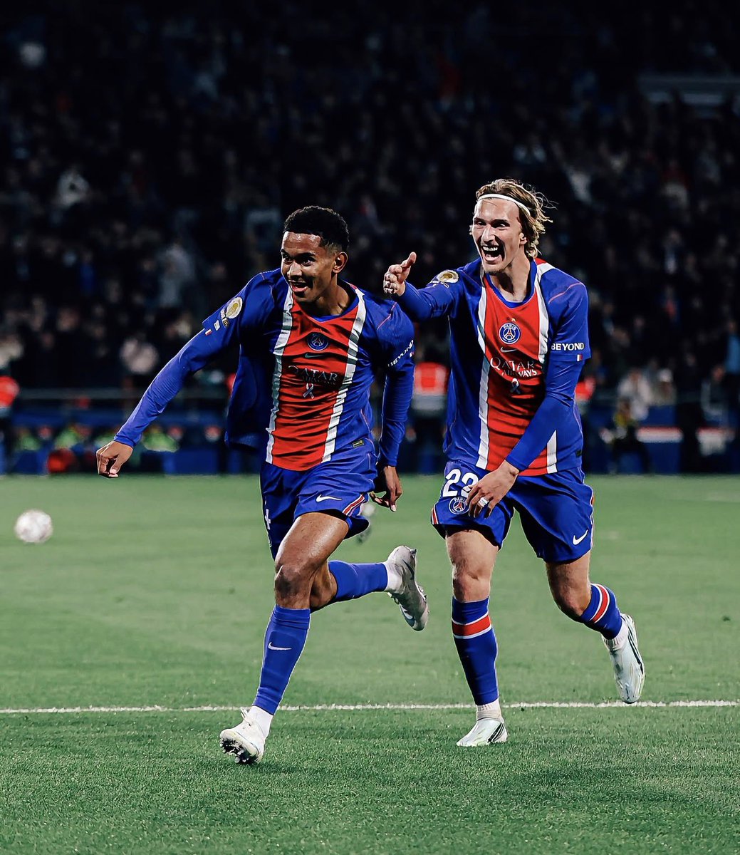 PSG_Report's tweet photo. 🔴🔵 𝐅𝐔𝐋𝐋 𝐓𝐈𝐌𝐄 | PSG 2-0 Olympique Lyon

Senny Mayulu 72’
Mika Godts 84’

Your thoughts? 🗣️ #PSGOL I #Ligue1 https://t.co/x1o8kBw8TI