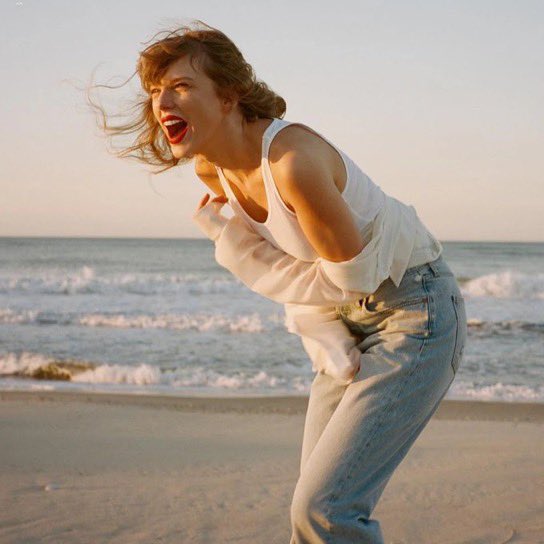 PopBase's tweet photo. 3 years ago today, Taylor Swift released ‘1989 (Taylor’s Version).’ https://t.co/2s5MQw0Umh