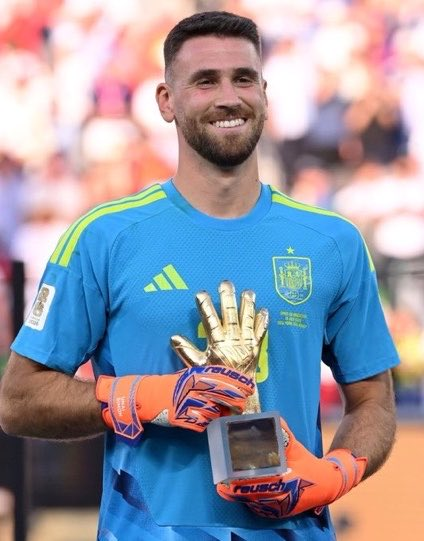 StakeFootball's tweet photo. 🚨🚨| OFFICIAL: Unai Simón wins the 2026 Yashin Trophy, being crowned Goalkeeper of the Year! 🏆🧤 https://t.co/Fx3VNqIJ8i