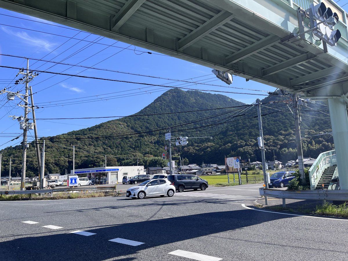 LC_AI7's tweet photo. おはよう火曜日
体調崩し気味ですが、皆さんは如何ですか？

今週まだまだ長いけど頑張ります。

今日も一日ハッピーで↗️

#カメラ越しの私の世界
#ファインダー越しの私の世界
#写真で伝えたい私の世界
#キ���トリセカイ
#写真好きな人と繋がりたい https://t.co/ns1Bx62MnC