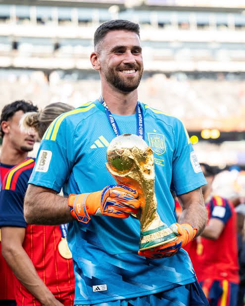 victor_MCFC's tweet photo. Best Goalkeeper of the Year 2026.🚨‼️‼️

Women’s - Cata Coll (FC Barcelona Femeni)

Men’s - Unai Simon (Spain Men’s national team)

Well deserved Unai Simon. A FANTASTIC World Cup!

#BallonDor https://t.co/LD0CI2euPK