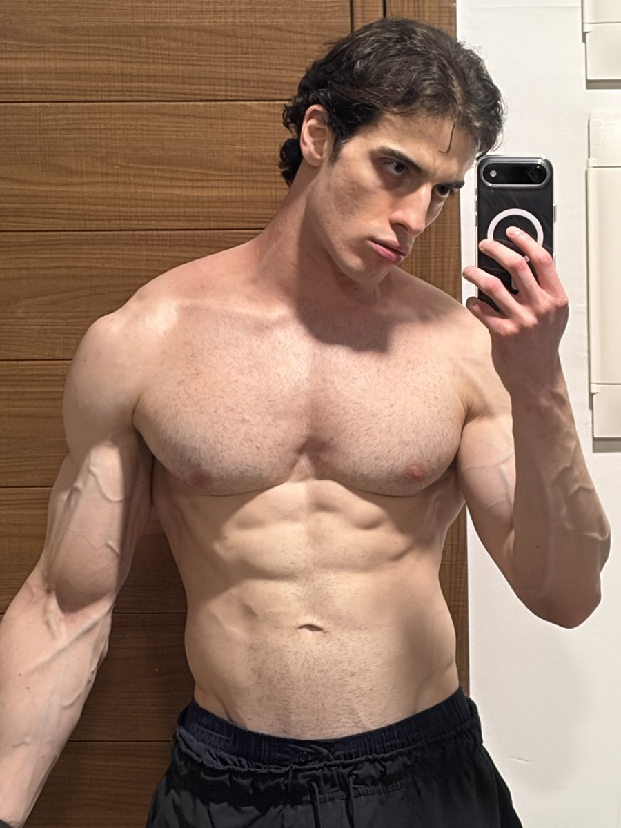 VictorViktor010's tweet photo. Make me happy 💕 https://t.co/XCOxhfiTWl