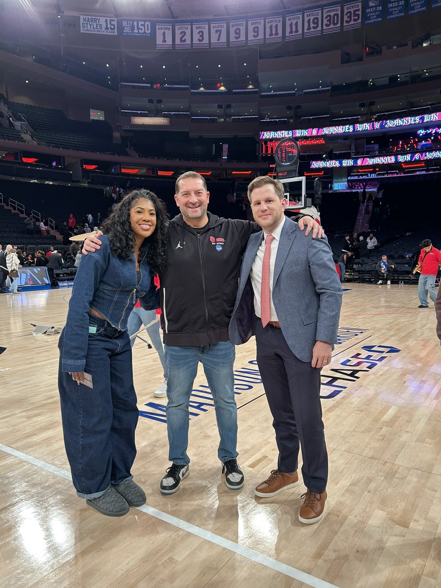 LinacreMedia's tweet photo. Hard to describe what it meant to collaborate with #SJUBB on Sunday for the broadcast of No. 7 Texas at the No. 13 Johnnies at The Garden‼️

Ecstatic that we shone brightly “in Macy’s Window,” as Coach Carnesecca used to say. 😁 

#CollegeBasketball
#LinacreMediaOnTV 🎥📺🔥🗽🏀🇺🇸 https://t.co/OPzPIyoXnI