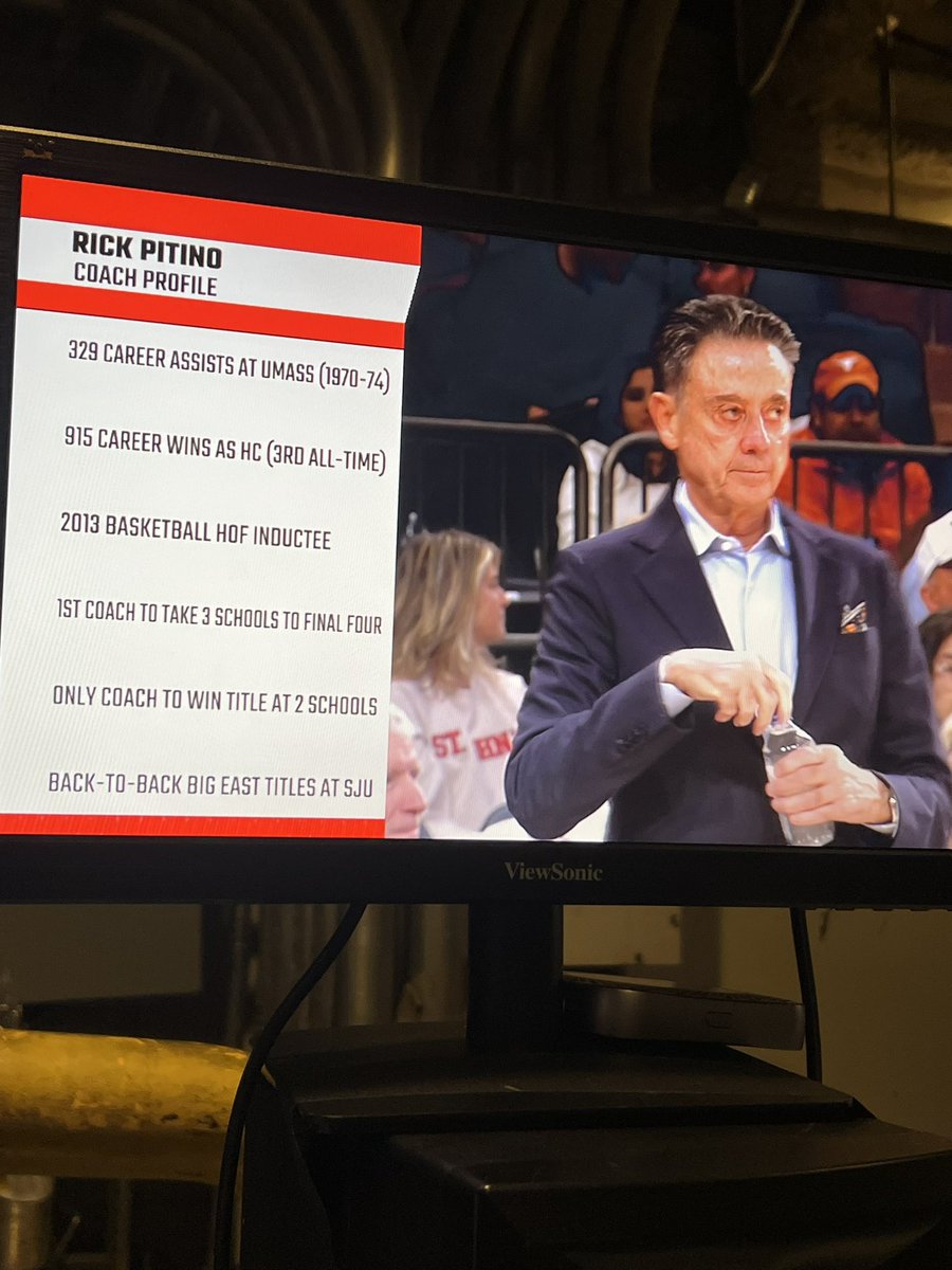 LinacreMedia's tweet photo. Hard to describe what it meant to collaborate with #SJUBB on Sunday for the broadcast of No. 7 Texas at the No. 13 Johnnies at The Garden‼️

Ecstatic that we shone brightly “in Macy’s Window,” as Coach Carnesecca used to say. 😁 

#CollegeBasketball
#LinacreMediaOnTV 🎥📺🔥🗽🏀🇺🇸 https://t.co/OPzPIyoXnI