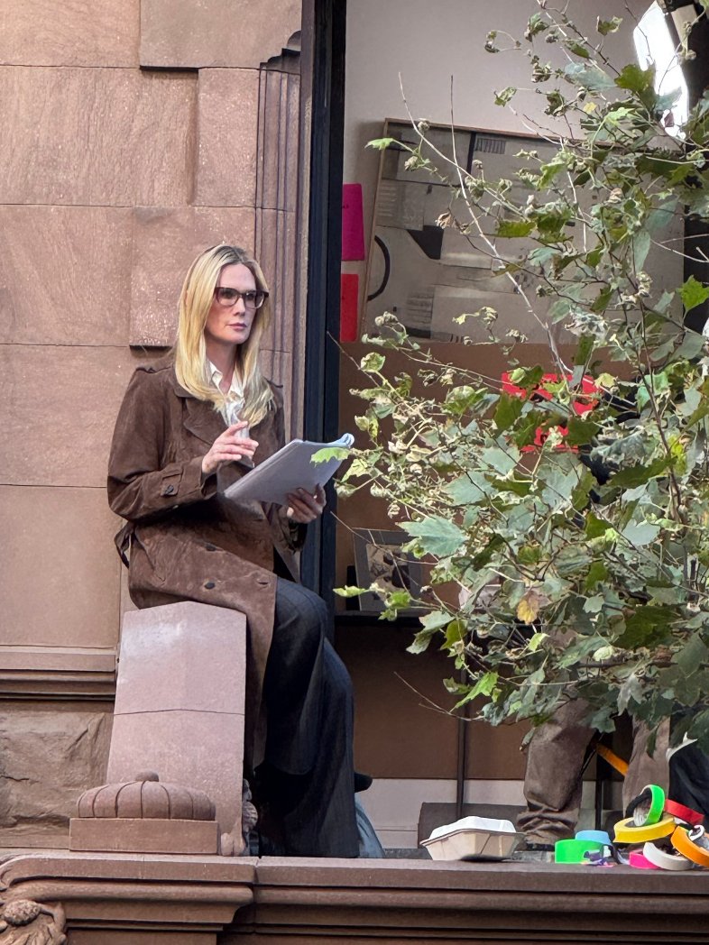NBCSVU_fans's tweet photo. March Stephanie filming with Mariska for SVU today.
@YuvalWolls https://t.co/o1AKCi84pP