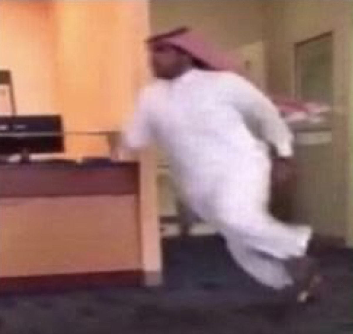 JustOneGhufran's tweet photo. المهنا يقول لفلاديمير ماودك يفحصك الدكتور 
حط رجلك ياشنب لايفرزنك بس https://t.co/VupsORTdp5