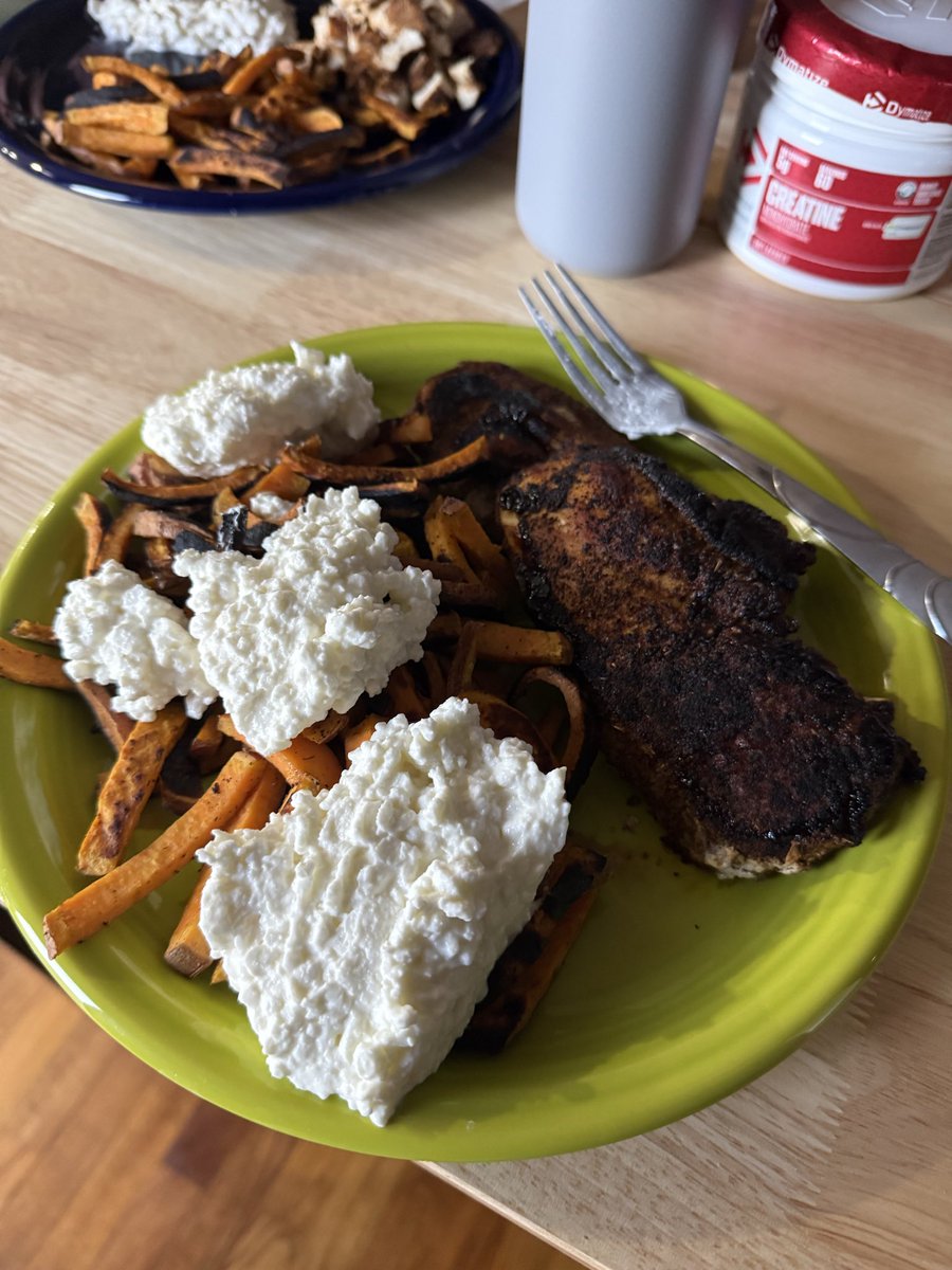 Biohacker_Jake's tweet photo. Moaarrr chicken 🍗 https://t.co/EENiQM9ndD