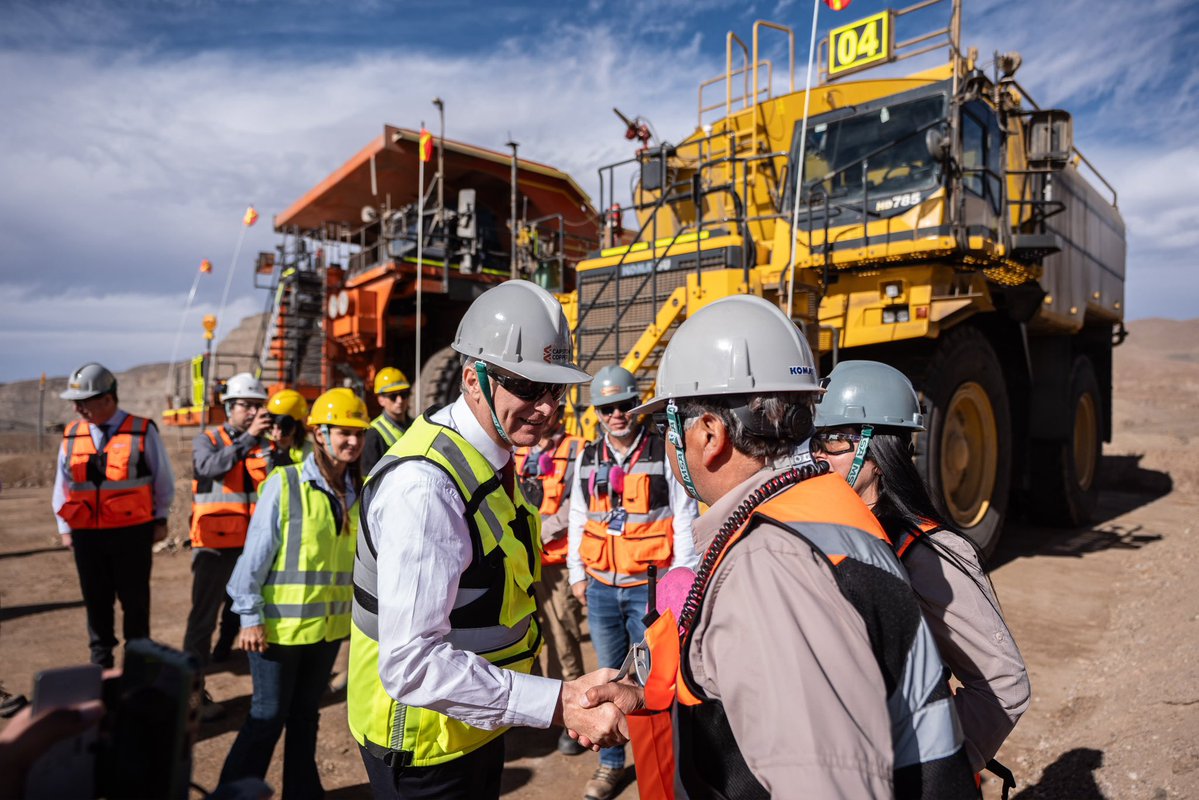 PresidenteKast's tweet photo. Más de US$3.000 millones para Atacama

Que Capstone Copper comprometa más de US$3.000 millones en inversiones para sus proyectos en Chile es una señal clara de confianza en nuestro país.

Hoy en Operación Mantoverde, junto al biministro de Economía y Minería, Daniel Mas, conocimos este anuncio que permitirá más empleo y nuevas oportunidades para las familias de Atacama.

Vamos a seguir trabajando para que Chile vuelva a ser un destino seguro para invertir y crecer.