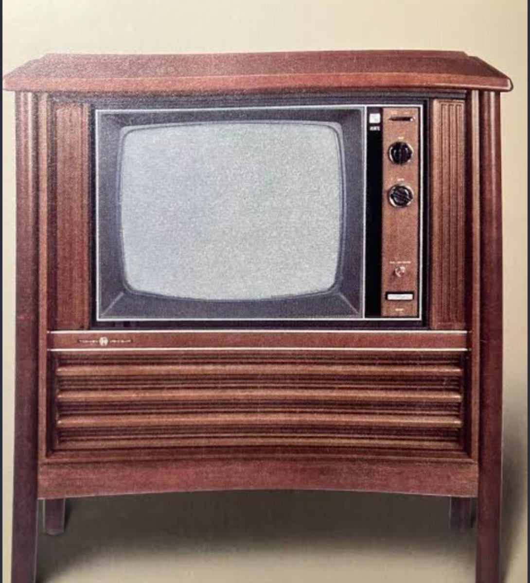 hasikure666's tweet photo. 勝手な気づきですが

『TV(テレビ)』は、その性質から呼称まで人の意識を意図的に下げる『呪い』が込められているのでは？と思いました

性質に関しては今さらですが、呼称については

『T』が、意識の上昇を妨げる『行き止まりのT字路』の意、

『V』は、意識を下げる『↓』の意では？

、、とかね？ https://t.co/qM8wqO0fxZ