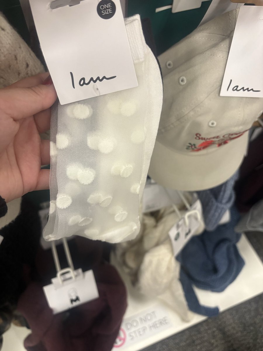 Msshuneybun's tweet photo. NEED these socks theyre so cute 😩 im at cvs picking meds up!! Whos buying me these <33 theyre $16 !! for your finmommy <33 cmere findummies https://t.co/RimJnQTCqF