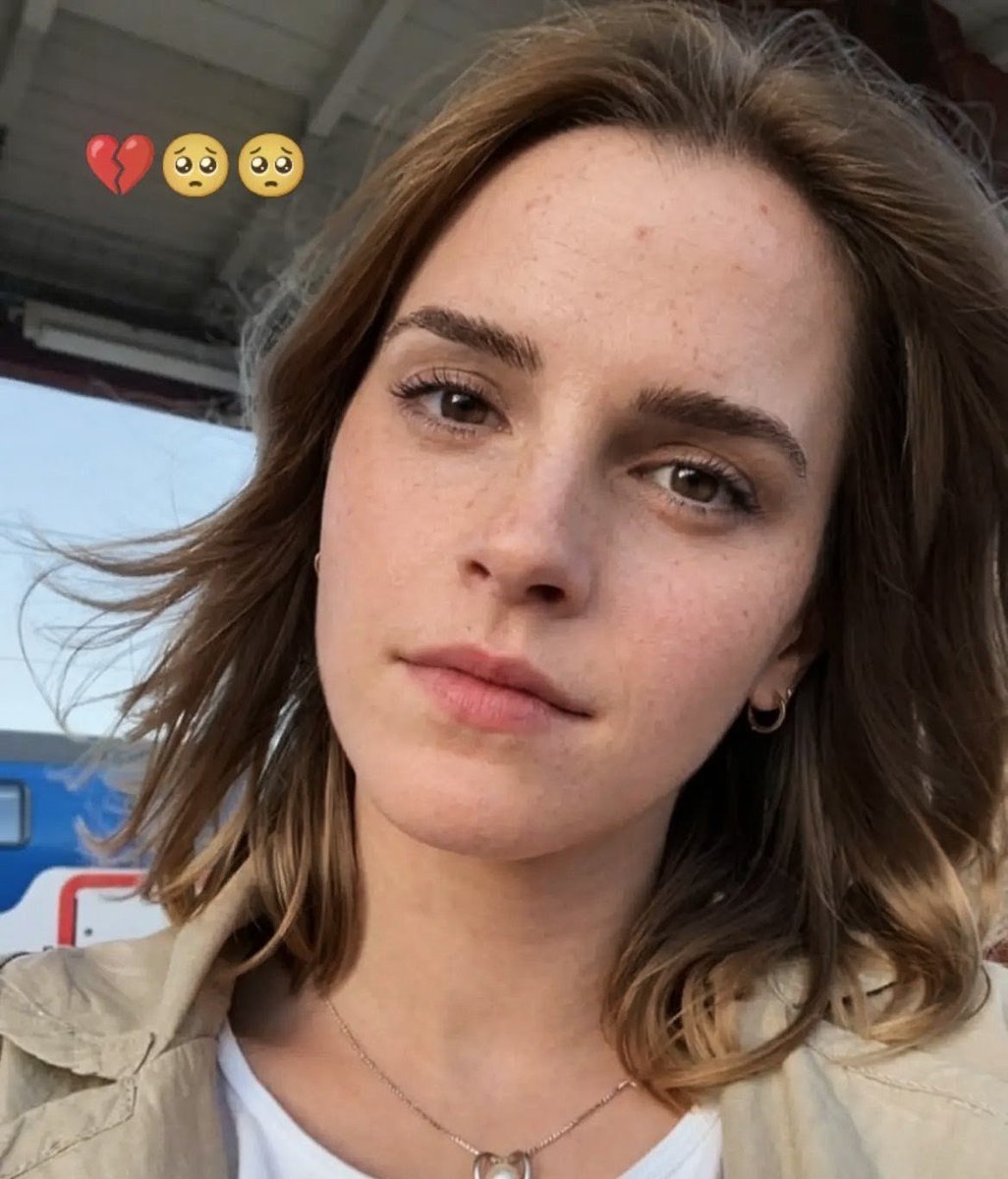 EmmaWatsonsyy9's tweet photo. Does true love still exist ? https://t.co/XDyDrvE5As