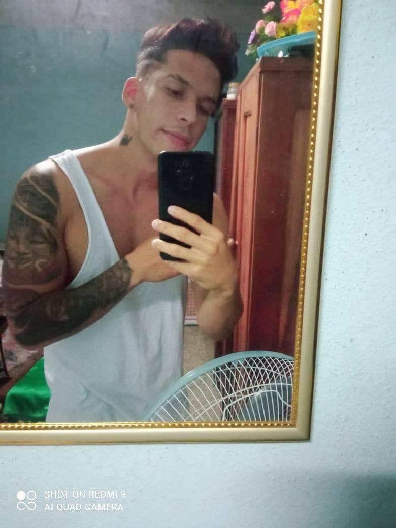 PingonesDejb9's tweet photo. 🥵🇨🇺 ¡Ñoooo, pinga, ese tatuado está acabando! 🍆🔥 Tremendo pingón con perla, coño… ¡qué clase de abuso de hombre, asere! 😈🔞 https://t.co/di45CTqhm6
