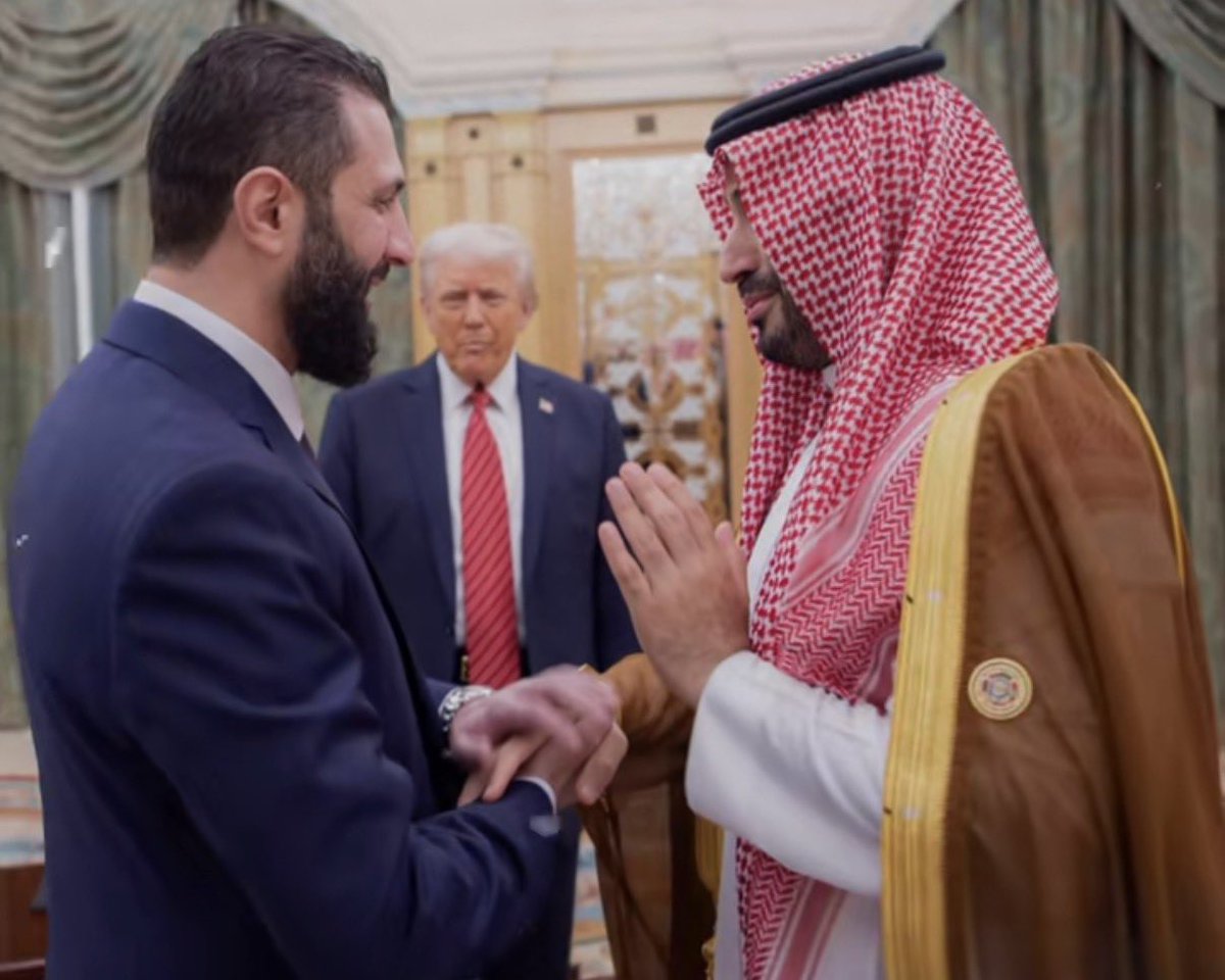 1bin_dokhan's tweet photo. الأردن 🇯🇴 : تقول نسقنا مع سوريا بشأن الضربة 

سوريا 🇸🇾: تقول لم يتم التنسيق معنا بشأن الضربة 

-

الموقف ضبابي جداً،وبقول كلام موجه للسعوديين علاقتنا طيبة جدا مع سوريا والأردن لا تهاجمون اي طرف فجميعهم اخوان لنا واسال الله العظيم ان يهدي النفوس ويكفينا شر الفتن ماظهر منها ومابطن. https://t.co/2ZyDoJ4TJC