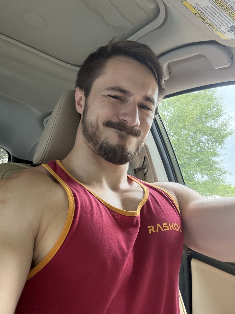 KevinVolland8's tweet photo. Gym progress pics from the summer into fall. Feeling good with my progress physique-wise but aiming to get stronger on bench by the end of the year! https://t.co/q3fT3FDdVz