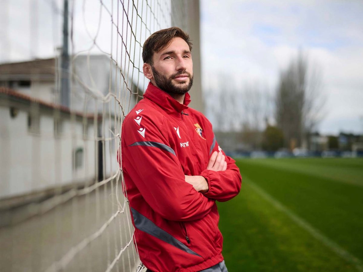 ikerantunez8's tweet photo. Los partidos de Moncayola estos meses son totalmente indefendibles para un jugador de Primera División.

Se pasa el partido trotando sin estar donde tiene que estar, alejado del balón y a la primera de cambio falta.

Necesita banquillo y volver a ganarse el puesto.

#Osasuna https://t.co/uvVAubLgPi