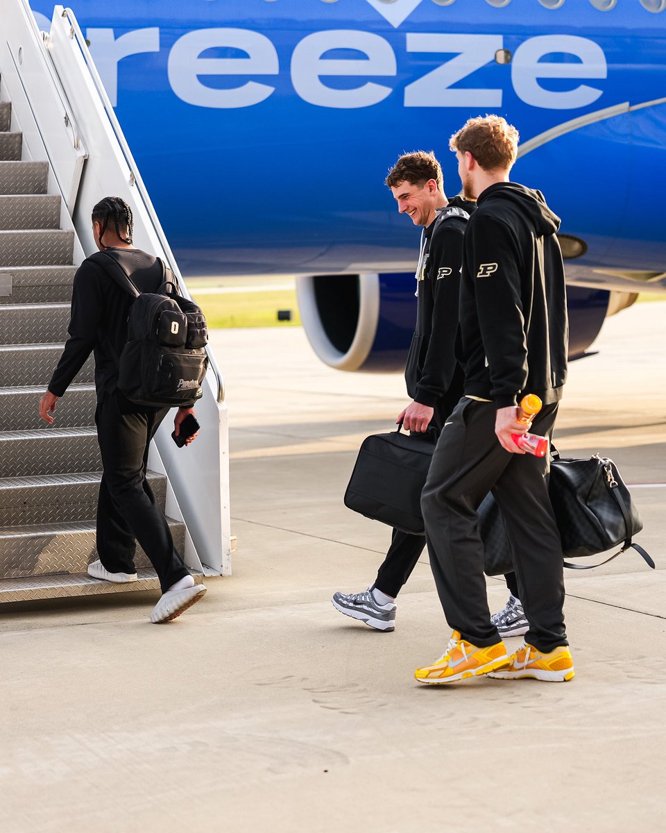 BoilerBall's tweet photo. ✈️ Off to Connecticut. https://t.co/pQ0p2zquNG
