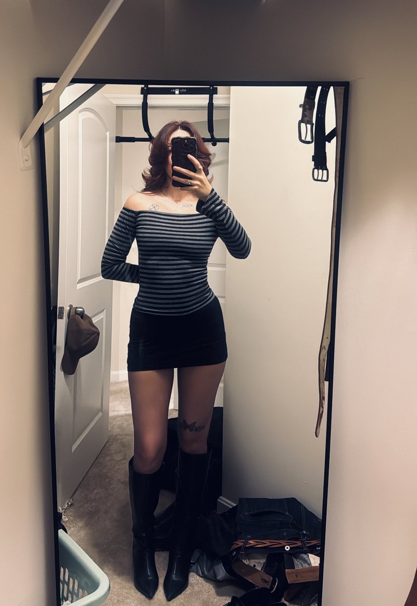 krisvsthewrldd's tweet photo. tall queen https://t.co/Tj5f84Znxt