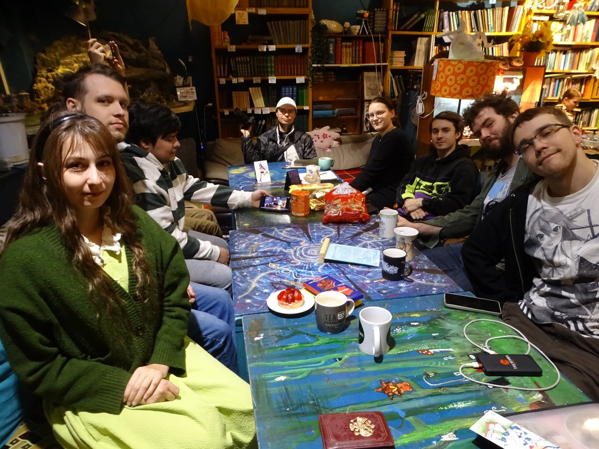 heimatforscher's tweet photo. ロシアの「艦これ」コミュニティと「東方」コミュニティのリーダーたちの間で、会合が行われた。
私たちは、新たなイベントへの参加や、新しい書籍の準備について話し合いました。また、イベントの運営に関する有益な経験についても意見を交わしました。
#雪のヴェールヌイ工房 https://t.co/RVAkbfngWP