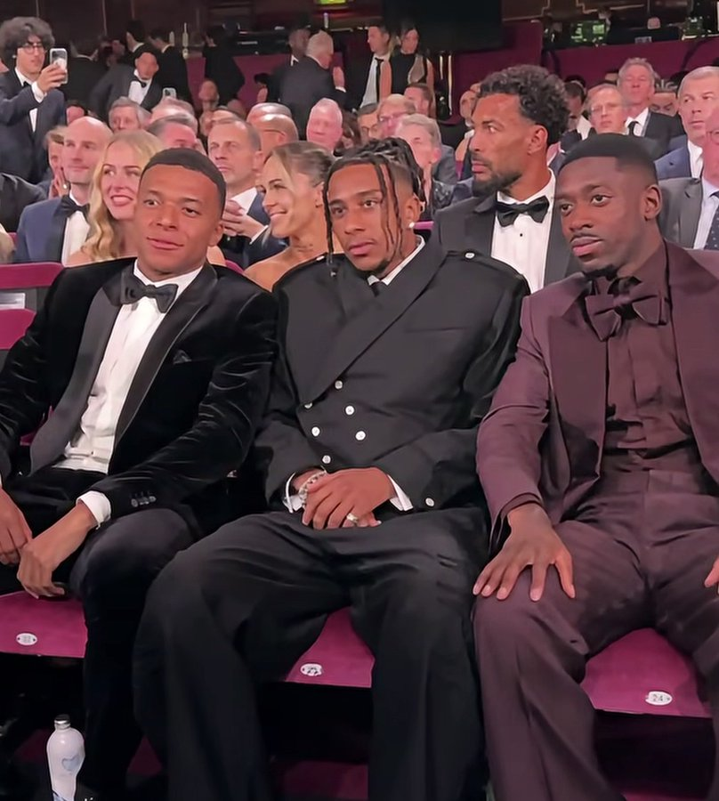 ShuffleFC's tweet photo. 🚨| IMAGE: Mbappe, Olise and Dembele at the ceremony. 

#BallonDor https://t.co/lM6UZRIlIH
