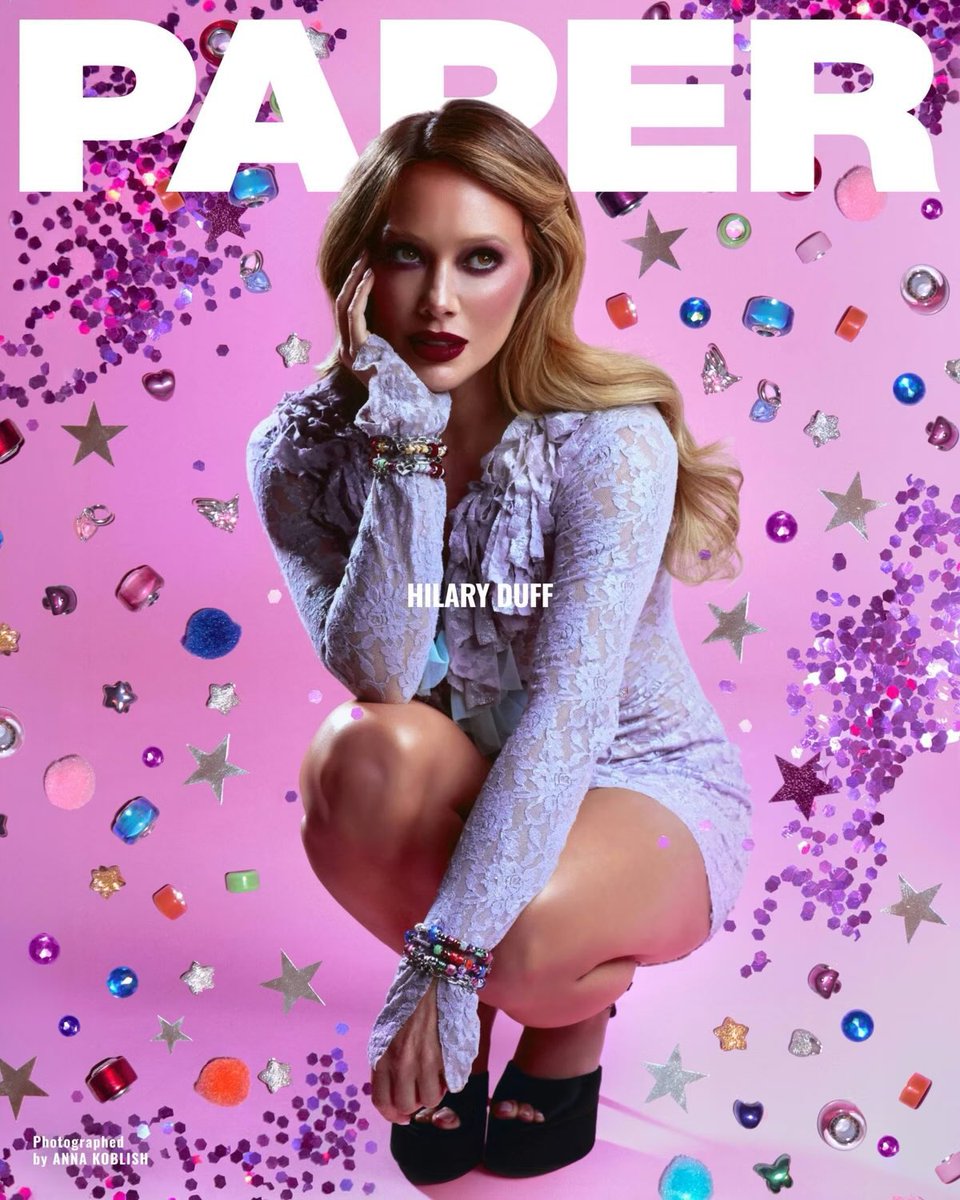 DistinctPost's tweet photo. Hilary Duff lands on the cover of PAPER Magazine! ✨📸 https://t.co/RjXJgSfWb5