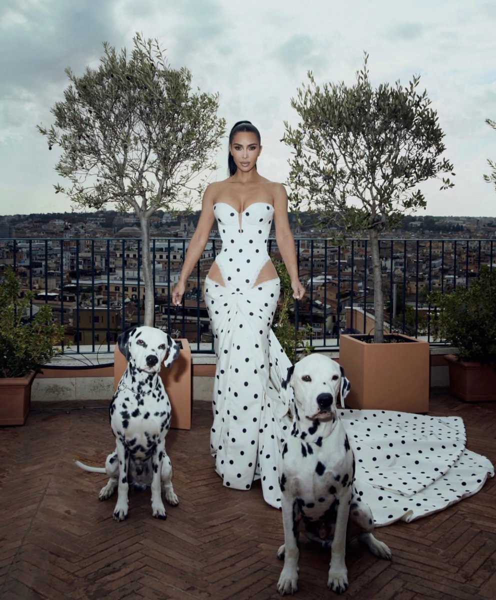 DistinctPost's tweet photo. Kim Kardashian stuns in new photos while promoting ‘All’s Fair.’ ✨🔥 https://t.co/a6RpWdaDzx