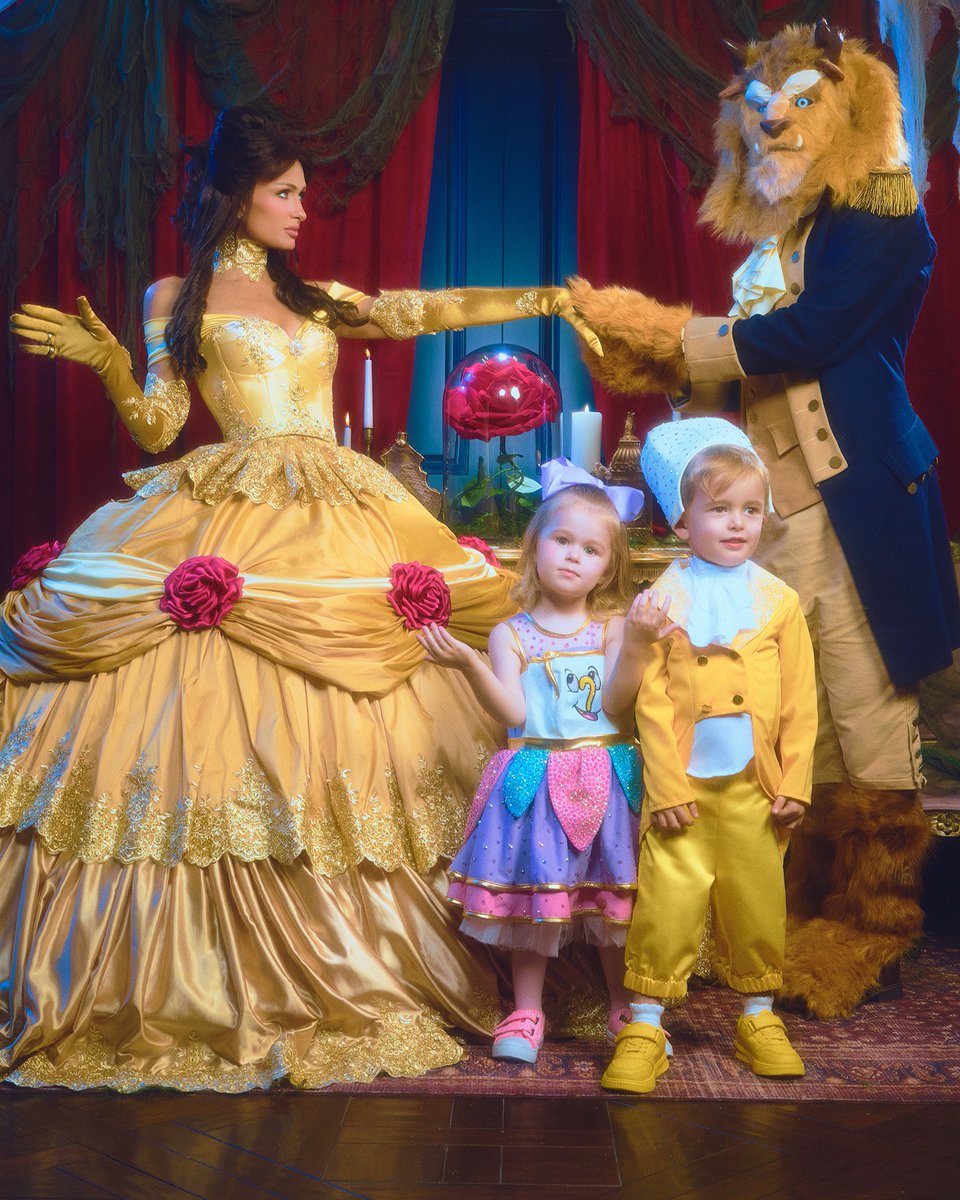 ParisHilton's tweet photo. Beauty and the Beast 🥀👑😍🎃 https://t.co/oFzIfxWaVc