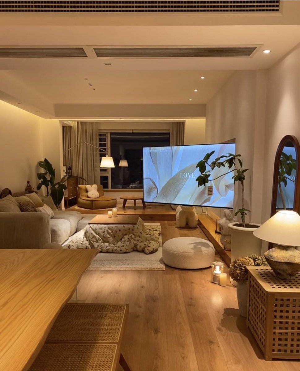 roomiecloud's tweet photo. Cozy living room https://t.co/cMLuLy1Hb9