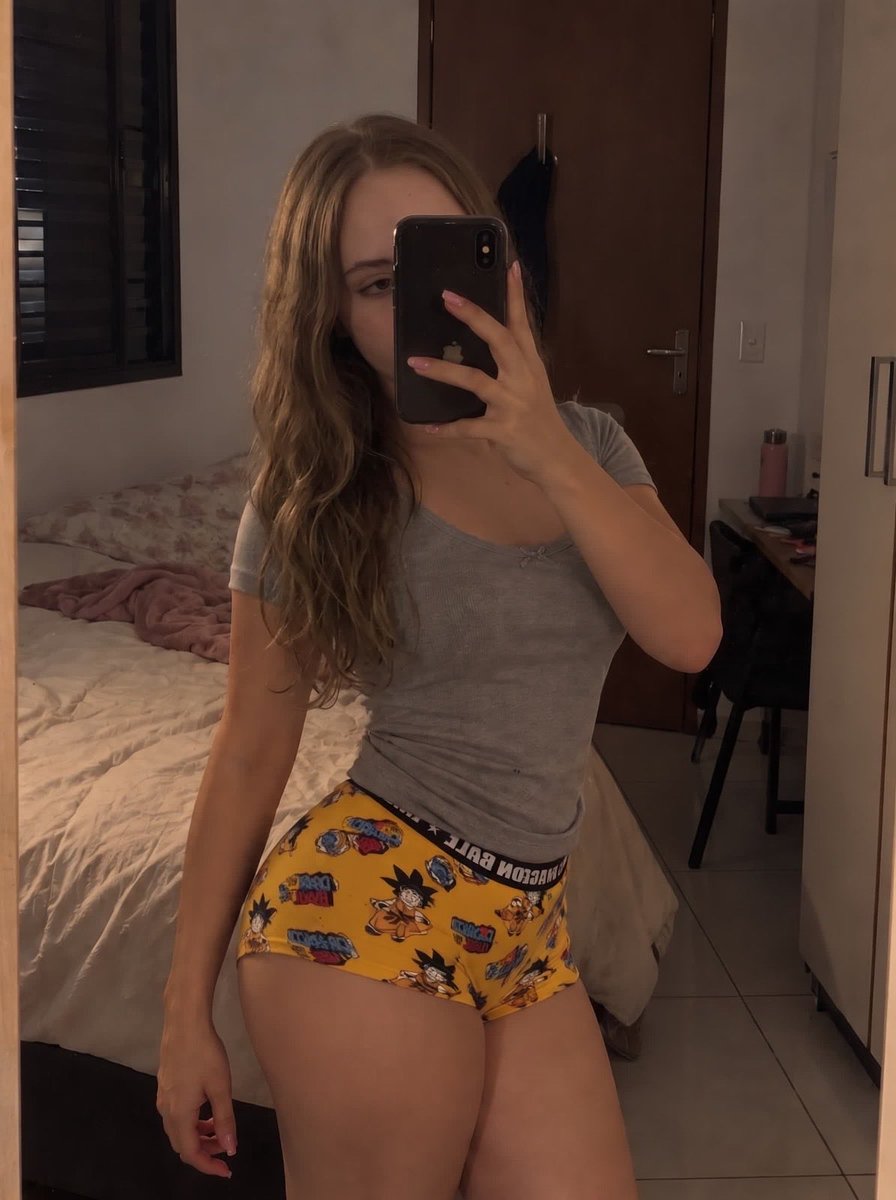 BeatrizAlenc0's tweet photo. você namoraria alguém que só dorme com esse tipo shortinhos? E que eu gosto bastante 🥹 https://t.co/6lcaozQwKH