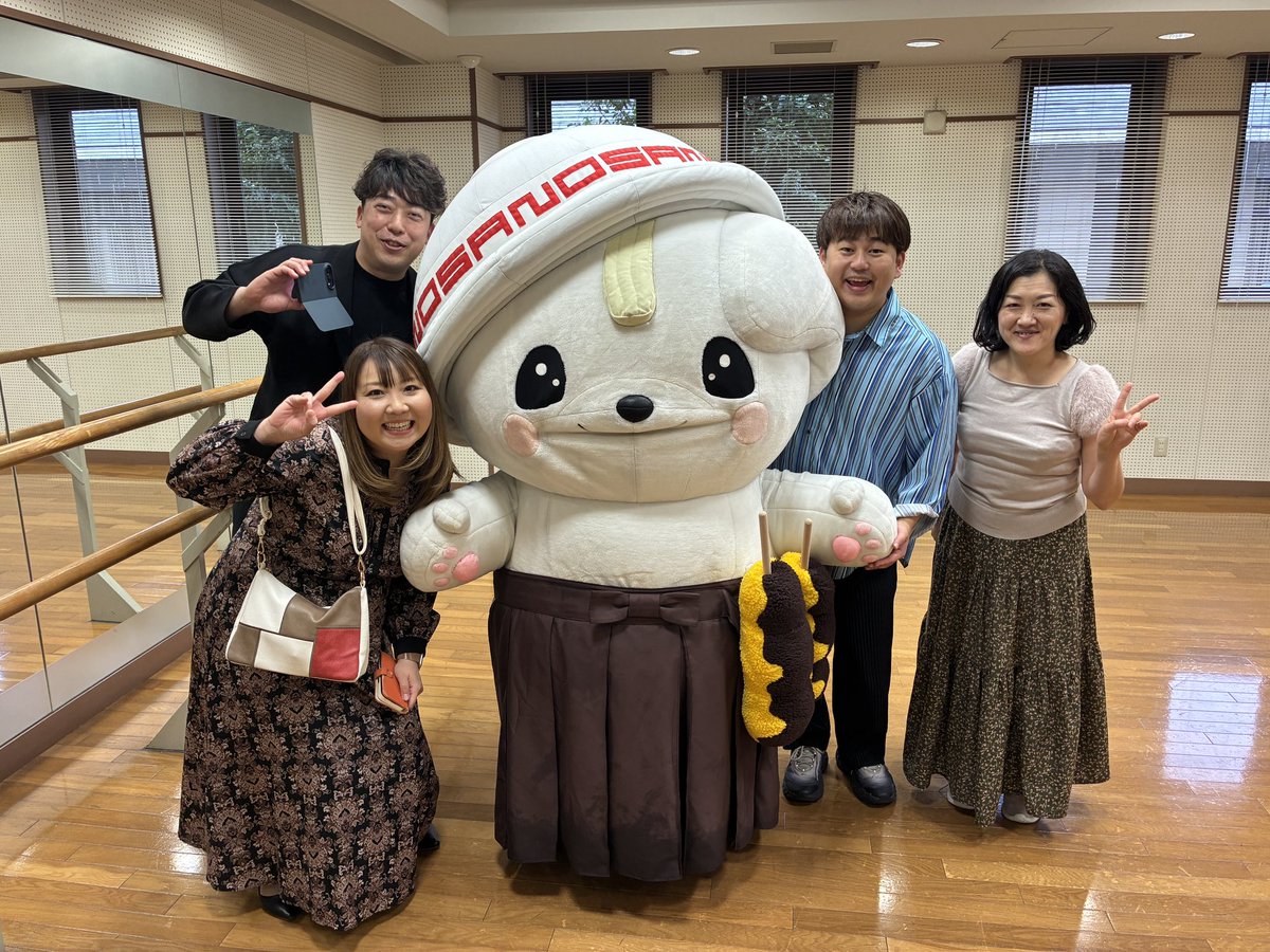 RyotoTokita's tweet photo. 2026.10.24(土)

佐野市民合唱団“Voice”第25回定期演奏会
たくさんのお客様に囲まれ無事終演♪

19歳からお世話になってる皆様と、定期演奏会では4回目の共演。当日はさのまるも遊びに来てくれました！

『富山に伝わる三つの民謡』名曲です。 https://t.co/iVKn6oVhcK