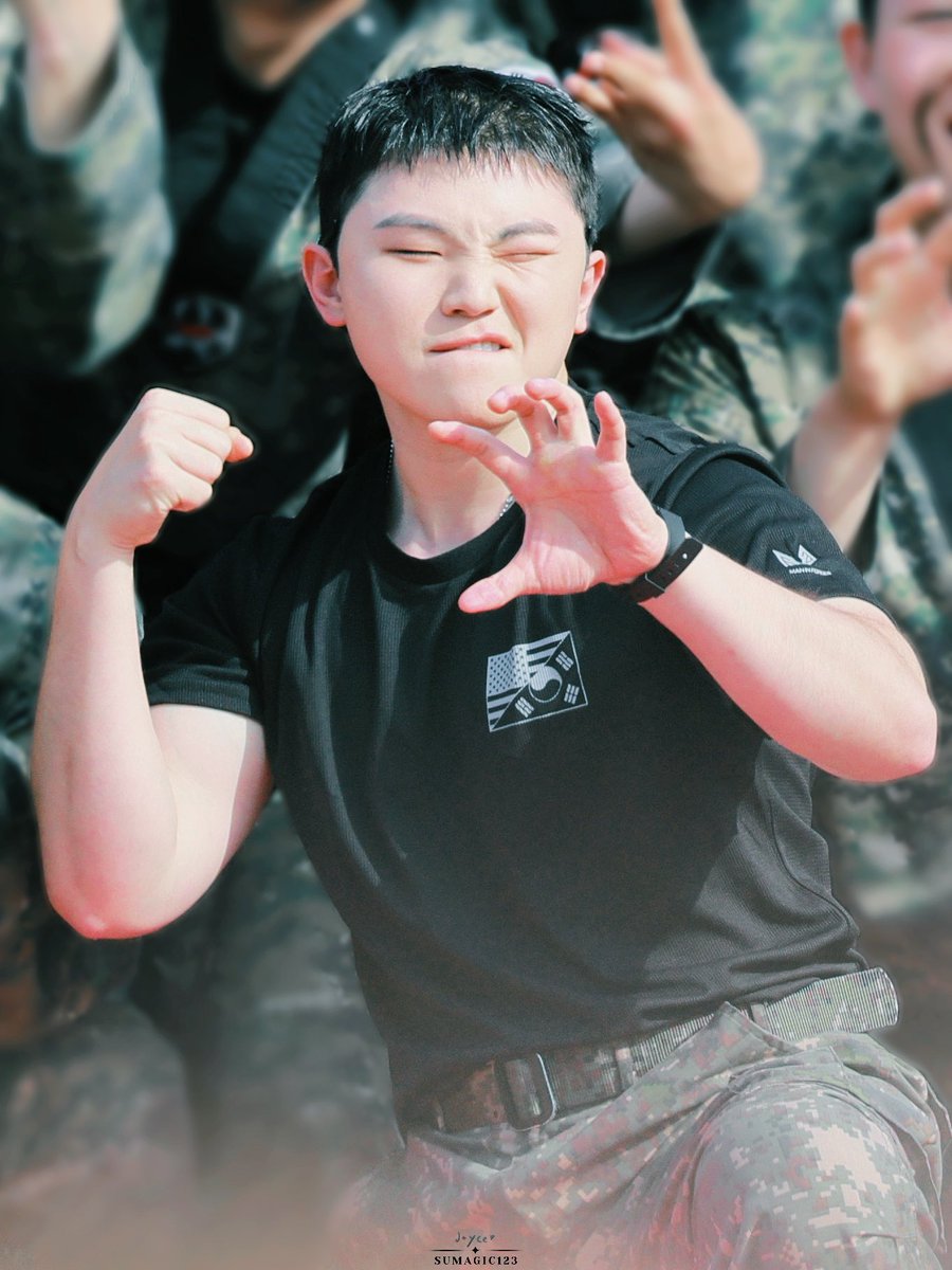 sumagic123's tweet photo. 261011 춘천 K-밀리터리 페스티벌

💥🐯

#SEVENTEEN #세븐틴 #セブンティーン
#WOOZI #우지 #ウジ #이지훈 #李知勳 https://t.co/4B3gDsw0L1