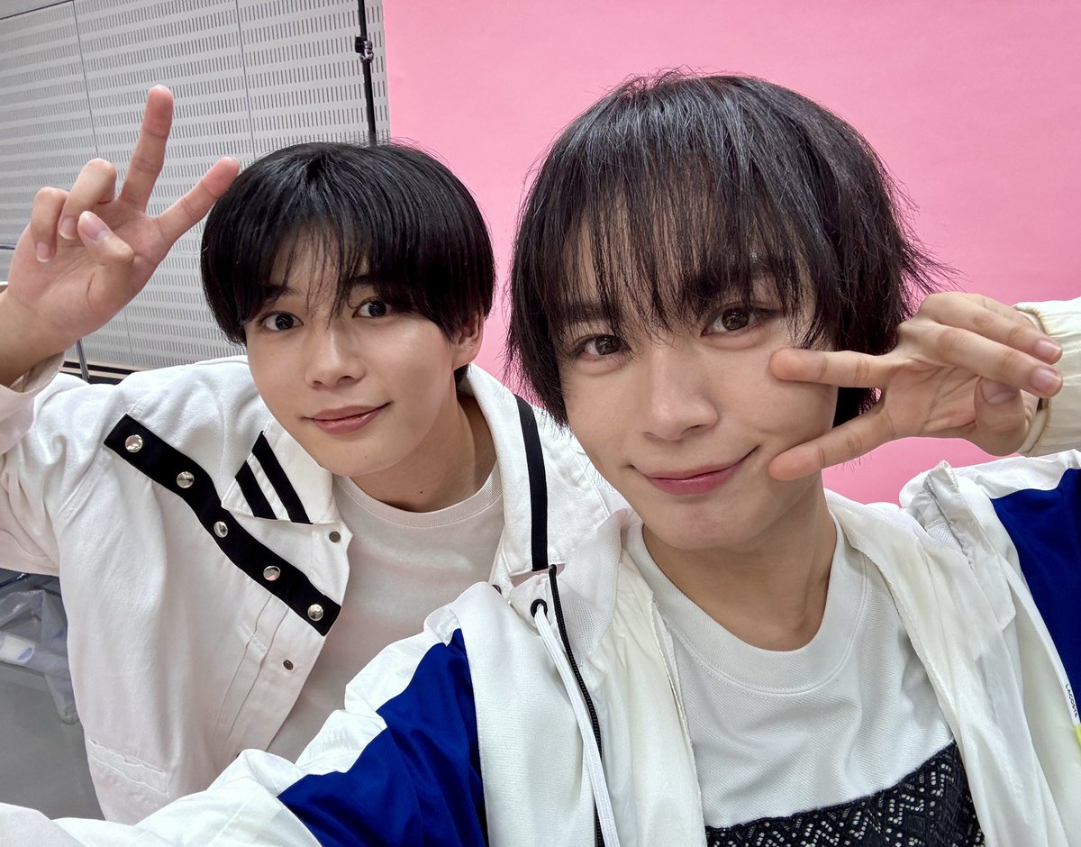 update_danshi's tweet photo. 土曜ごご3時30分
『なにわ男子の逆転男子』
⚡️⚡️⚡️⚡️⚡️⚡️⚡️

大西流星&amp;長尾謙杜
かわいいオフショット🤳

▽ 前回OA無料見逃し配信中 ▽
https://t.co/nR3TeQkwwH

#逆転男子
#なにわ男子
#大西流星
#長尾謙杜 https://t.co/rd5KSzza4x