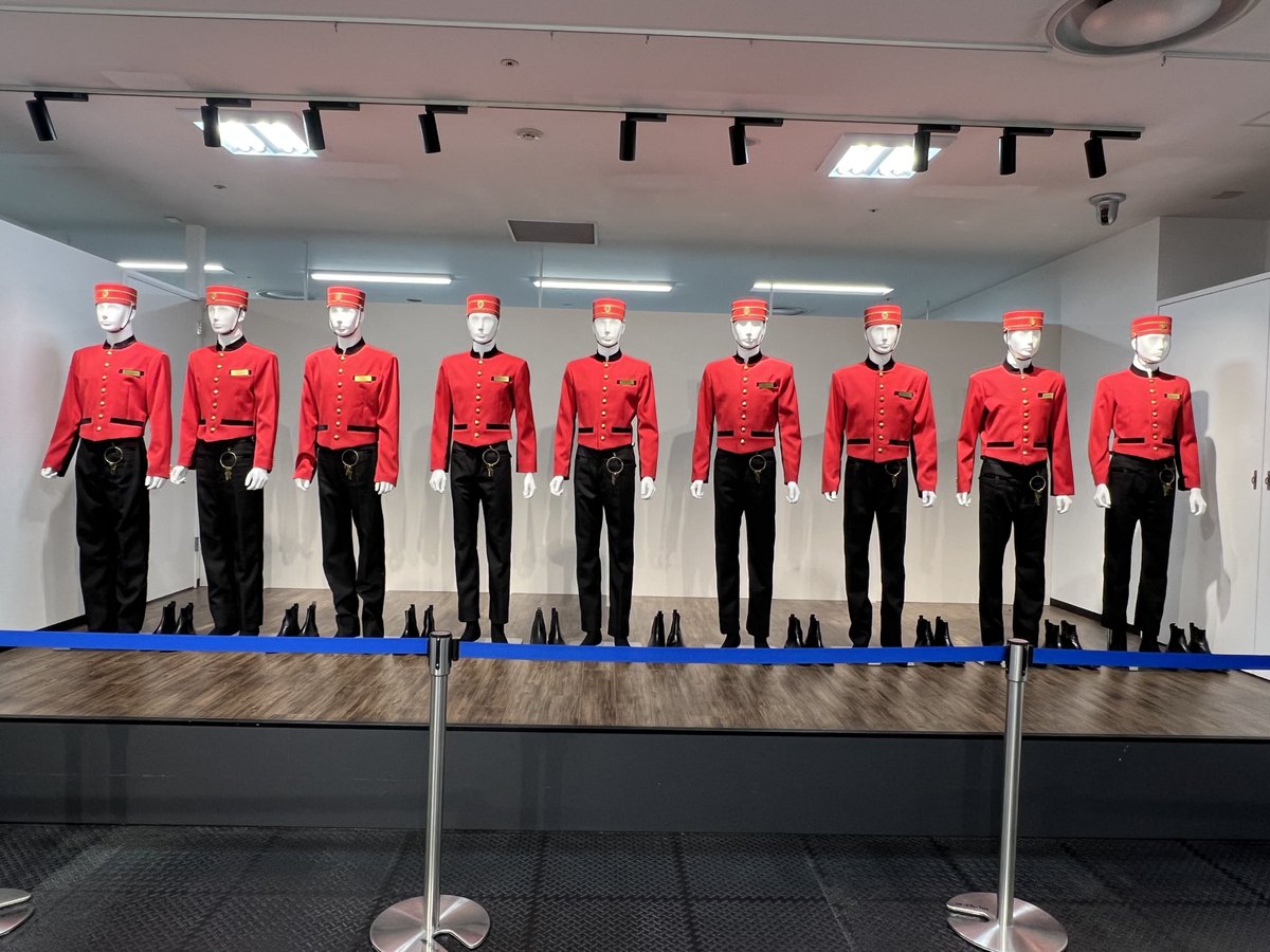 snow_9_'s tweet photo. Snow Man  ALL SUITE  AMENITY衣装展 https://t.co/I0X5cNMEU8